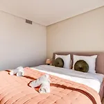 Ultimate - 2br 5 Min Het - Selwo Hills 2