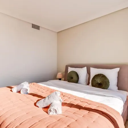 Ultimate Rentals- 2Br Apt With Sea View 5 Min To Beach Selwo Hills 2