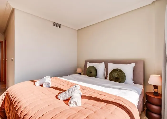 Ultimate - 2br 5 Min Het - Selwo Hills 2