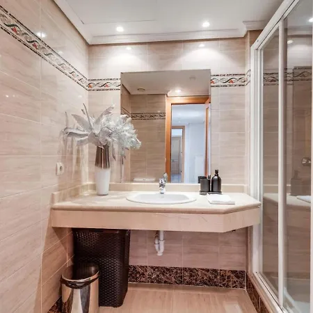 Apartman Ultimate - 2br 5 Min Het - Selwo Hills 2 *