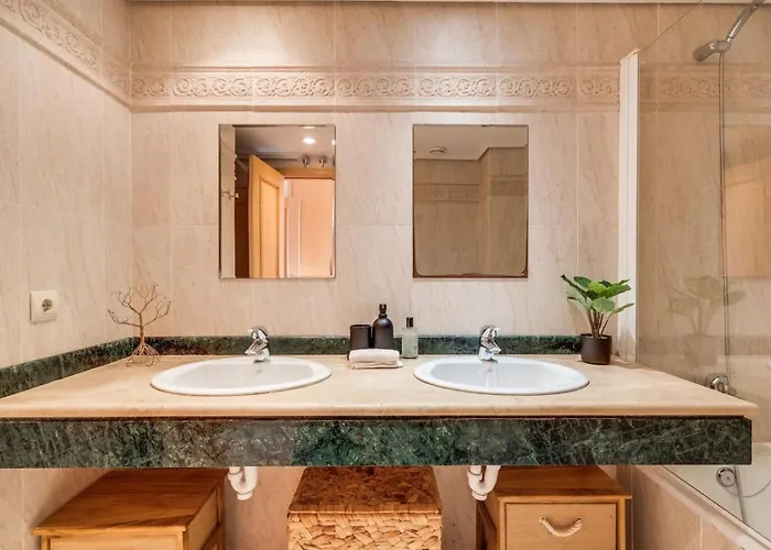 Ultimate - 2br 5 Min Het - Selwo Hills 2 Apartment *